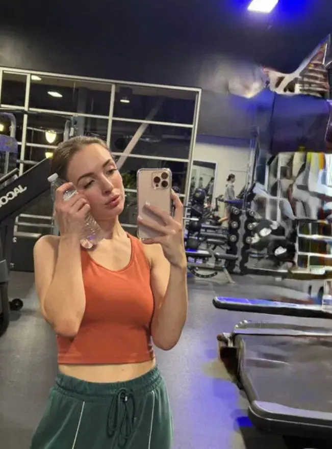 nofafkl (22) female from US - sexting partner