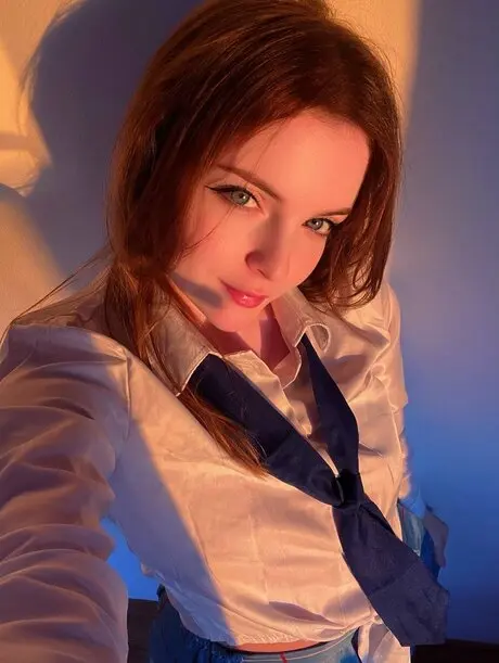 nohad68137 (25) female from CA - sexting partner