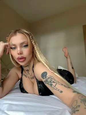 nohig32330 (18) female from US - sexting partner