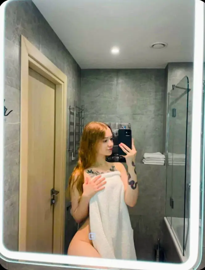 nokibaj (18) female from GB - sexting partner