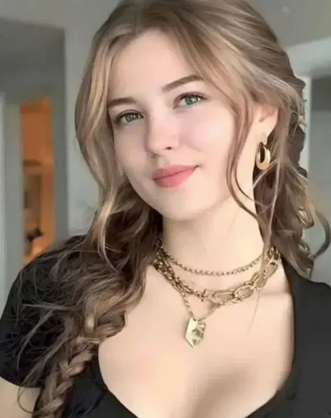 nolek99990 (18) female from CA - sexting partner