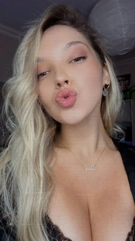 nonow71484 (21) female from AU - sexting partner