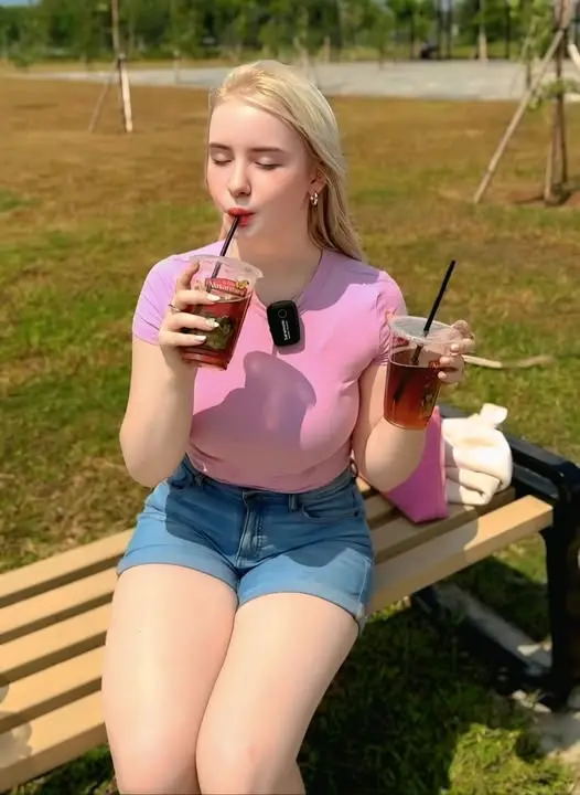 nopabad456 (18) female from GB - sexting partner