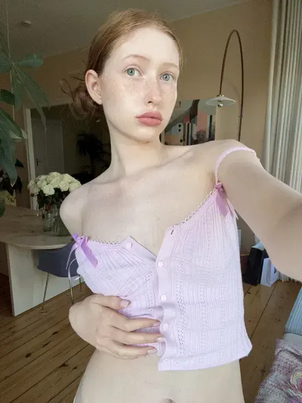 norebi9107 (18) female from US - sexting partner