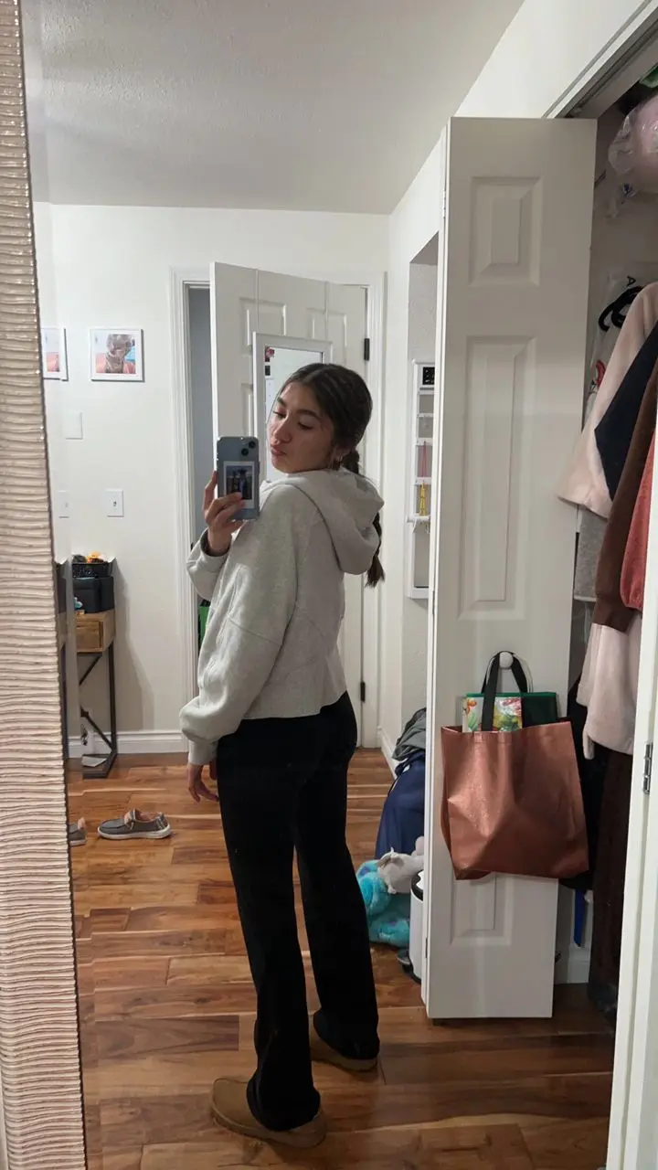 normamcguire (18) female from US - sexting partner