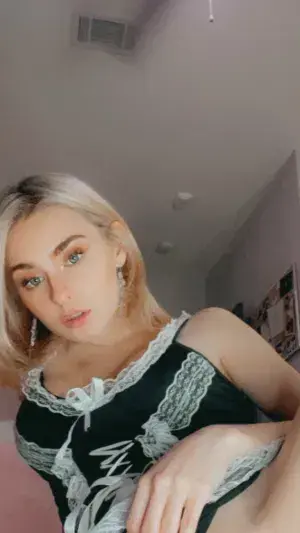 nowafab808 (21) female from GB - sexting partner