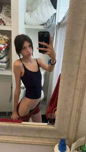 noxilow480 (18) female from AU - sexting partner