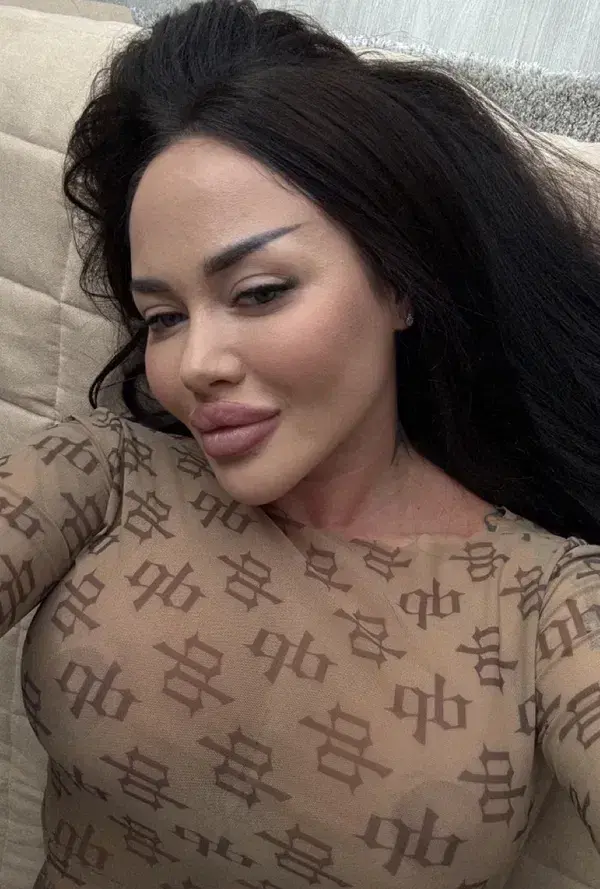 noyikec858 (18) female from FI - sexting partner