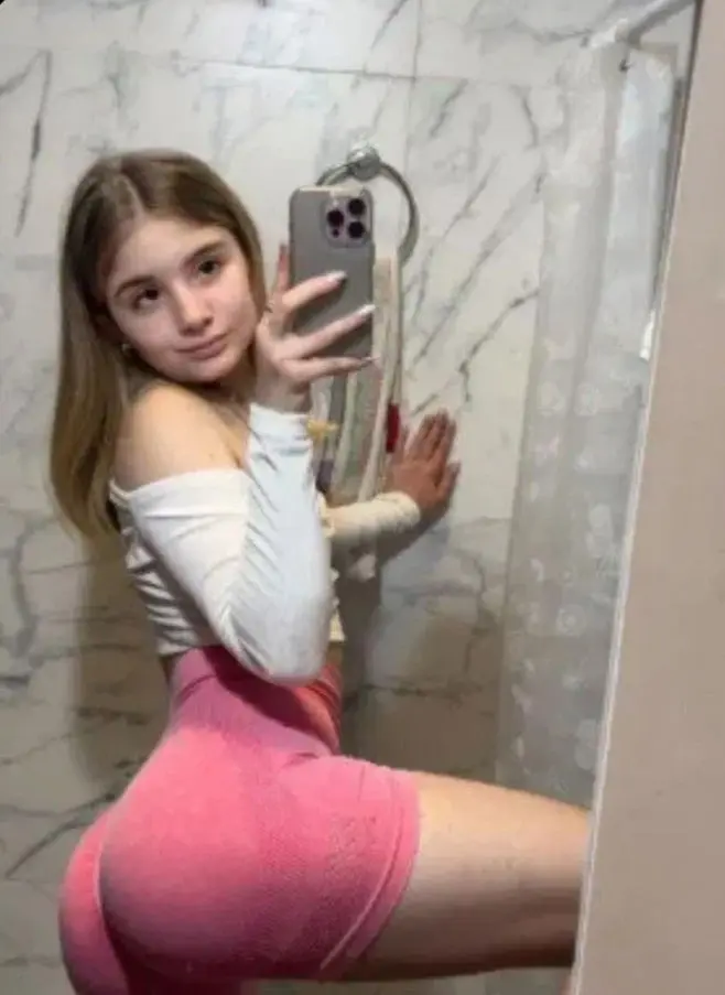 nozebety (21) female from US - sexting partner