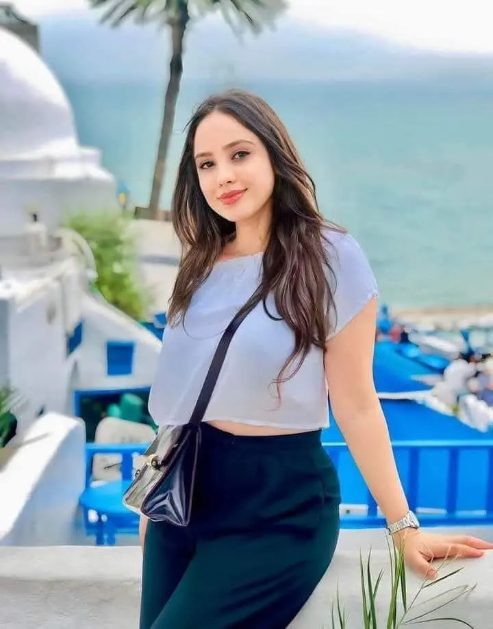 nulizake (18) female from DE - sexting partner