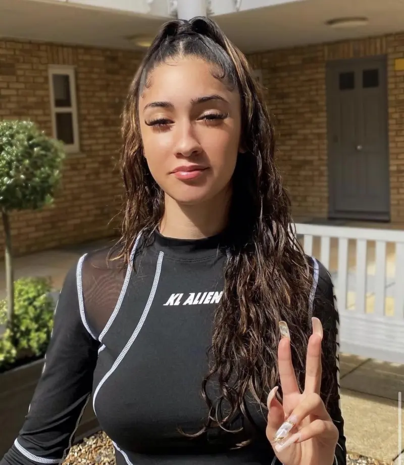 nupecilu (18) female from NO - sexting partner