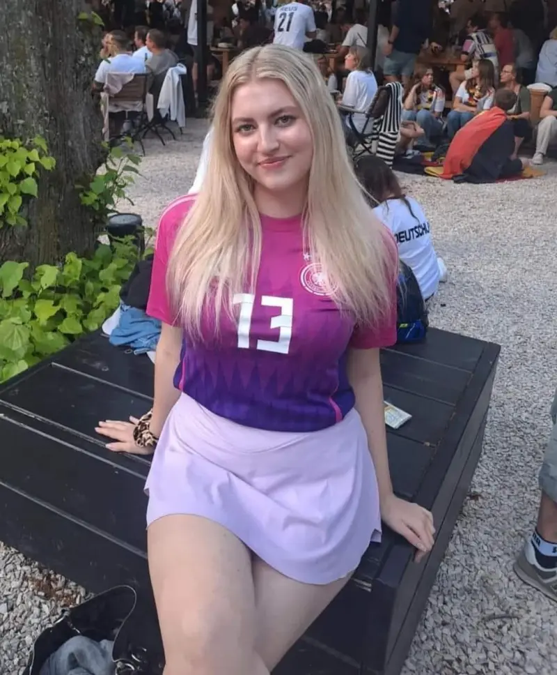 nydozuo (18) female from CA - sexting partner