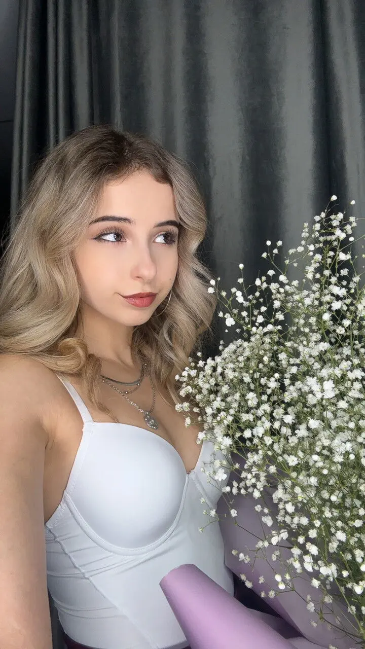 nymameca (18) female from CA - sexting partner