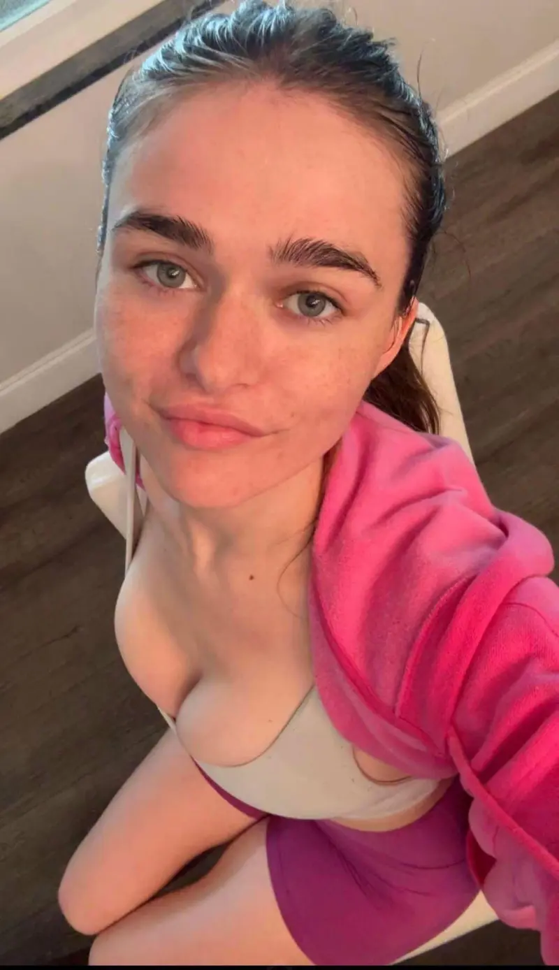 oilice319 (24) female from GB - sexting partner