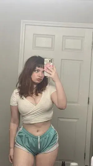 oliiva45645 (19) female from GB - sexting partner