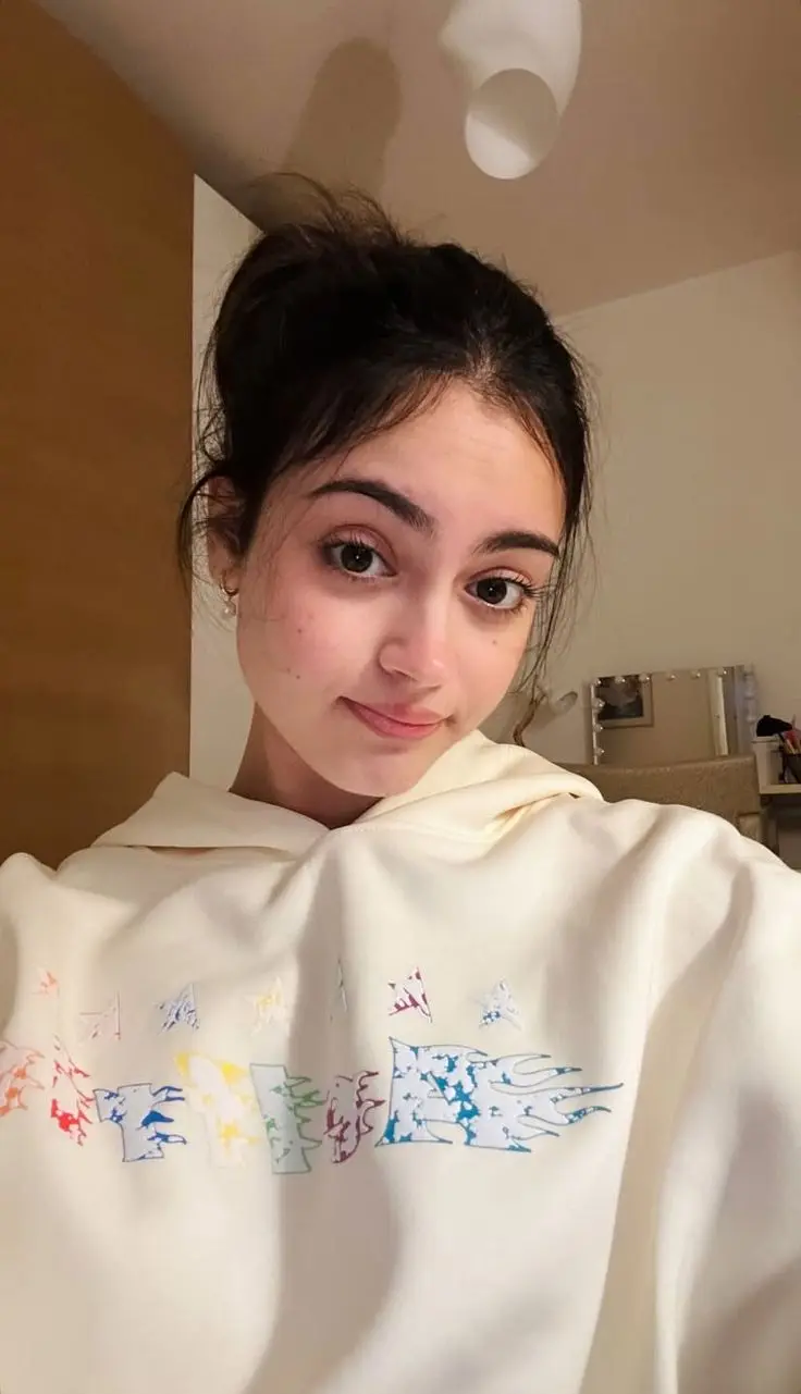 oliva445689 (21) female from US - sexting partner