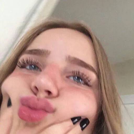 olliva7868 (22) female from US - sexting partner