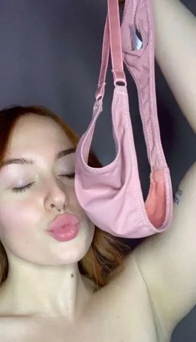 oohebehsjehdb (18) female from DE - sexting partner