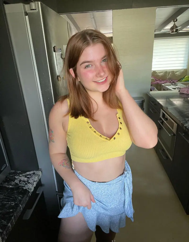 oswyg7 (18) female from US - sexting partner