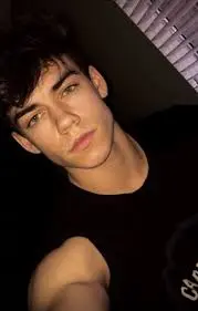 owenhutchinson543 (18) male from DZ - sexting partner