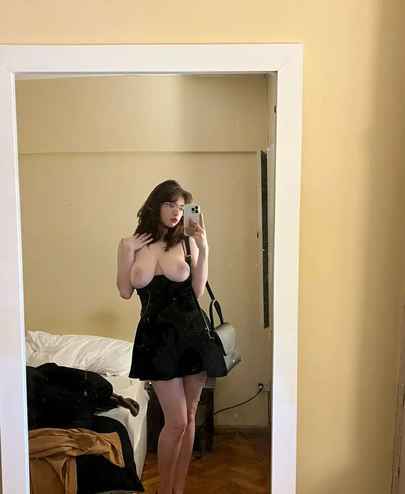 oxepvu (21) female from US - sexting partner