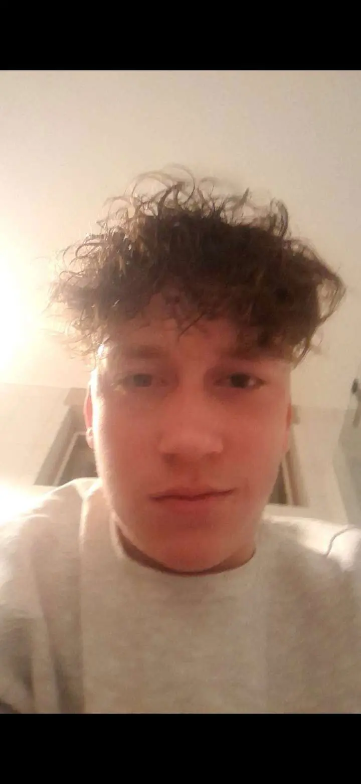 p7779060 (18) male from NL - sexting partner