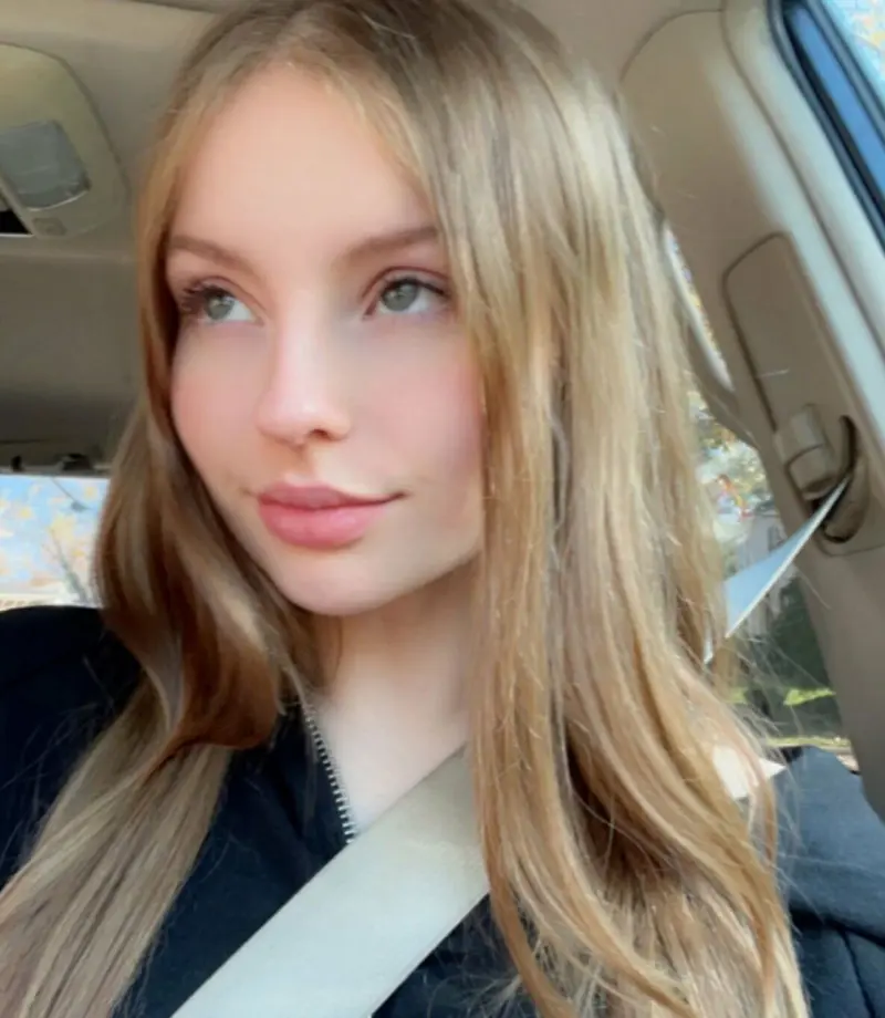 padmen723 (22) female from GB - sexting partner