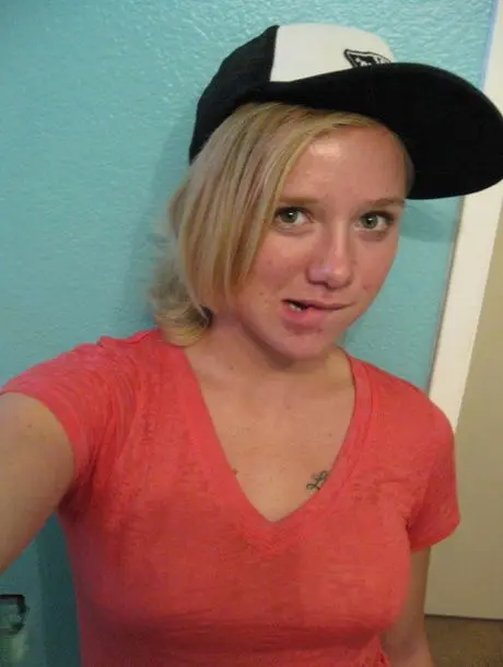 pakejop857 (18) female from US - sexting partner