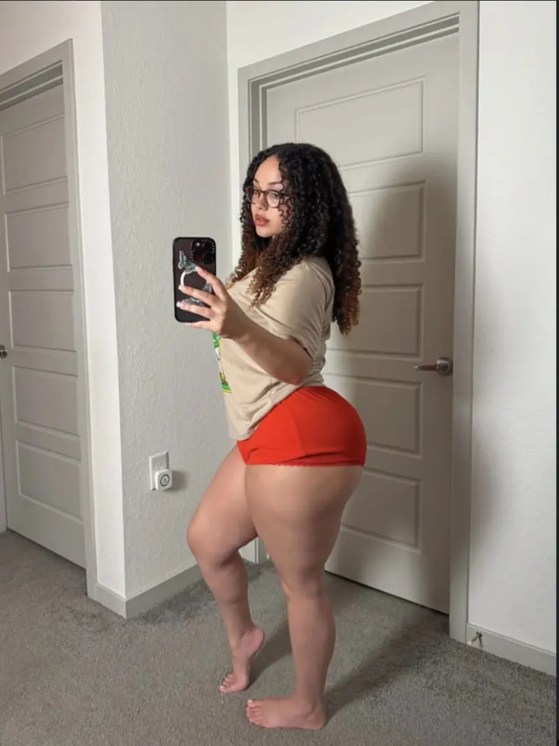 paraco6166 (21) female from US - sexting partner