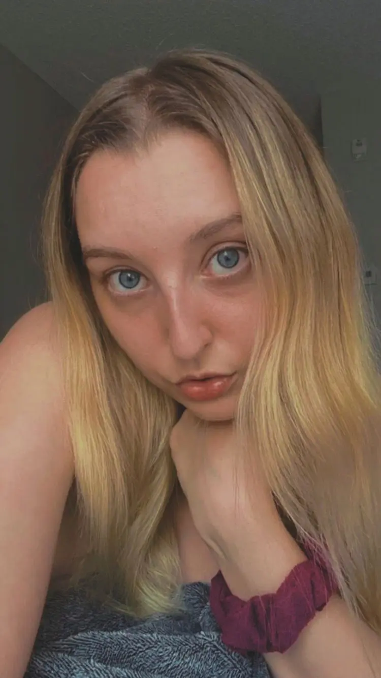 patricianick120 (22) female from US - sexting partner