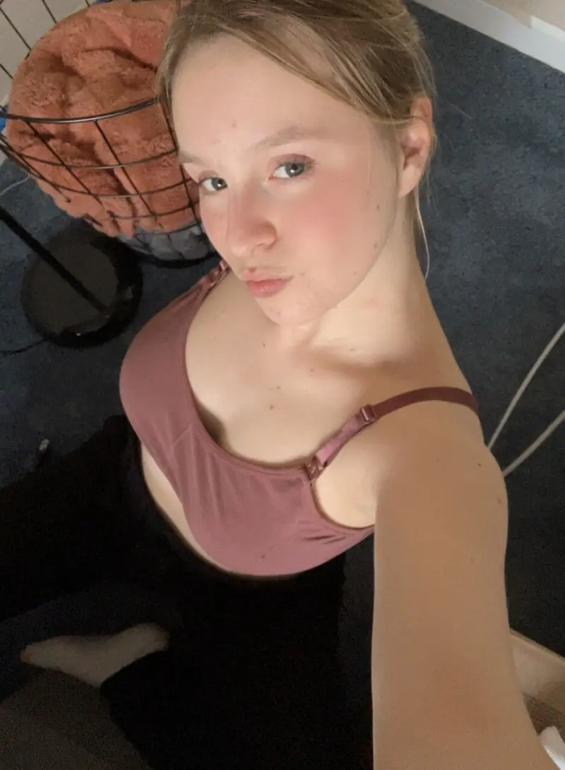 paxepovu (18) female from US - sexting partner