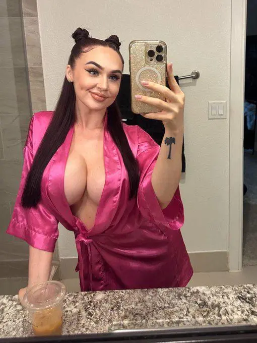 pejatoy555 (29) female from US - sexting partner