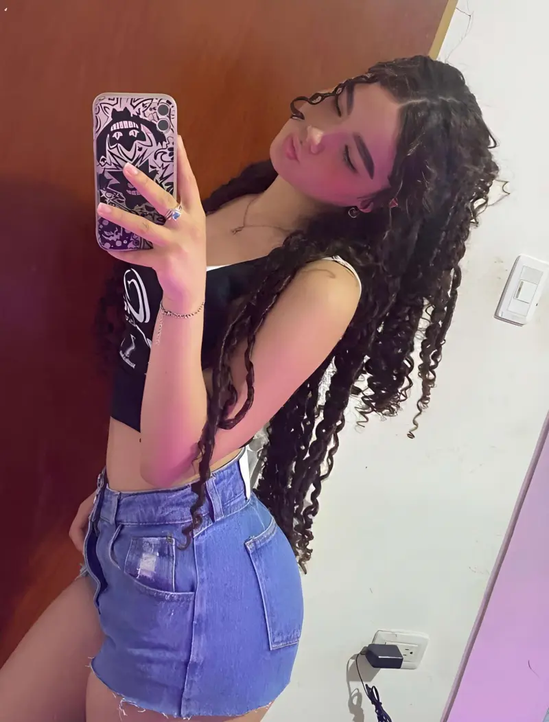 pelefi3854 (18) female from GB - sexting partner