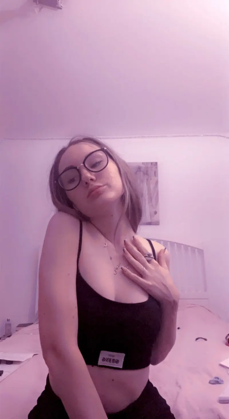 pellery (20) female from US - sexting partner