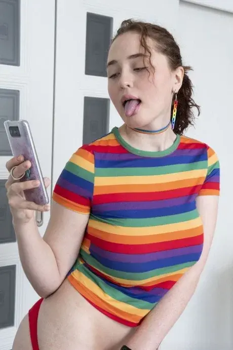 pemoc67618 (18) female from DE - similar profile