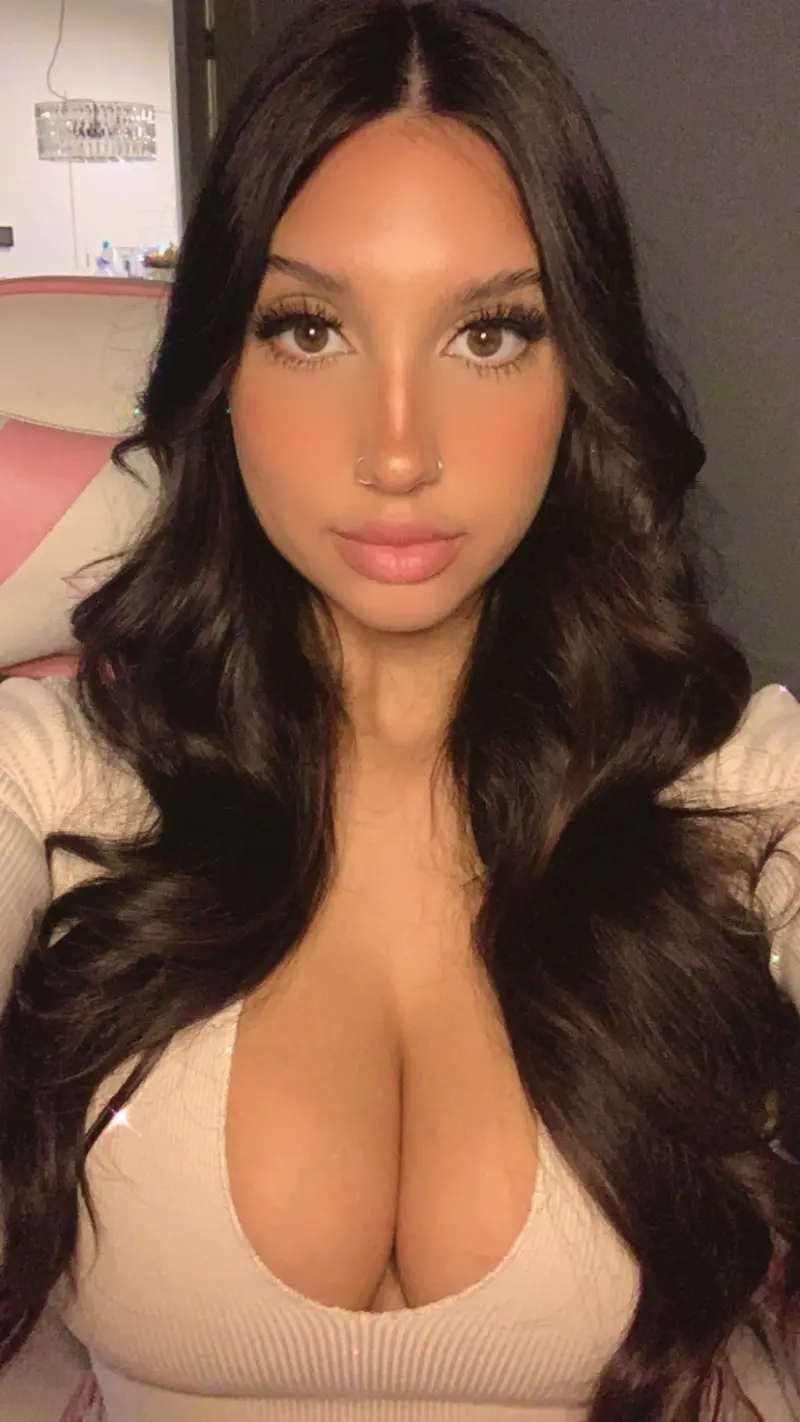 penodo8445 (18) female from CH - sexting partner