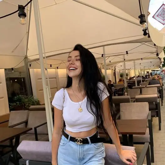 pesos41799 (18) female from GB - sexting partner