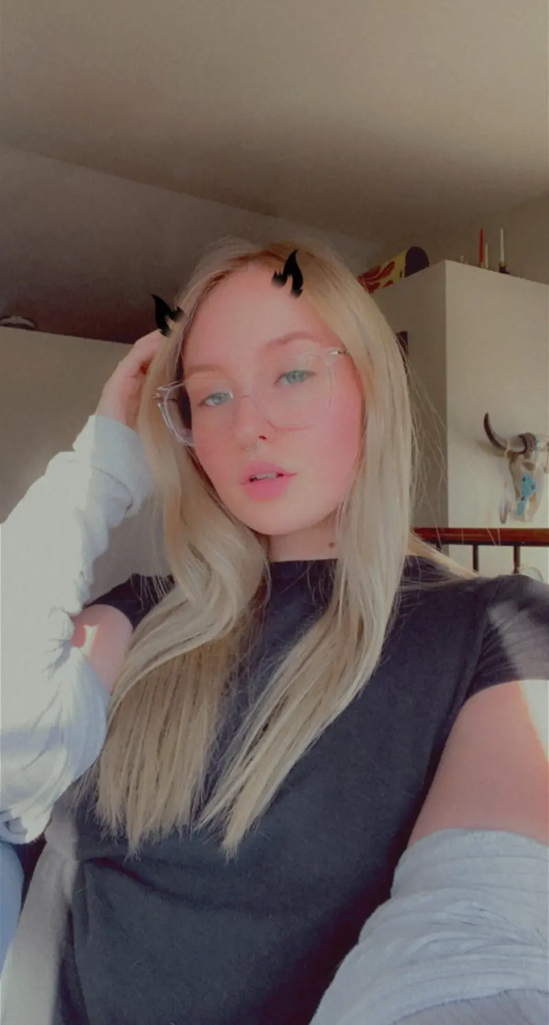 pet934 (18) female from US - sexting partner