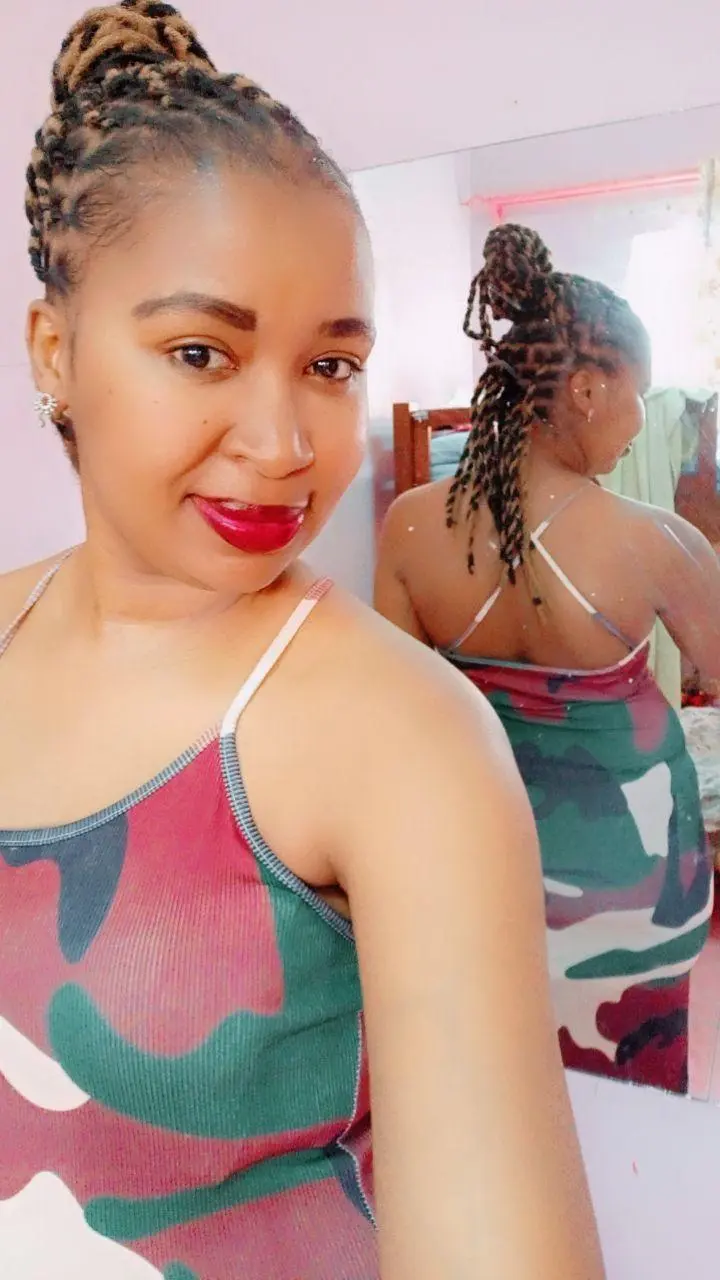 petyqege (18) female from DE - sexting partner