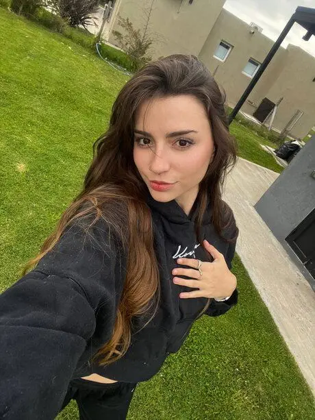 pewise4431 (25) female from US - sexting partner