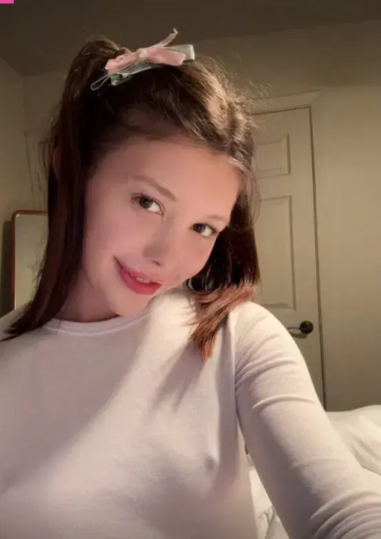 peyil78715 (22) female from US - sexting partner