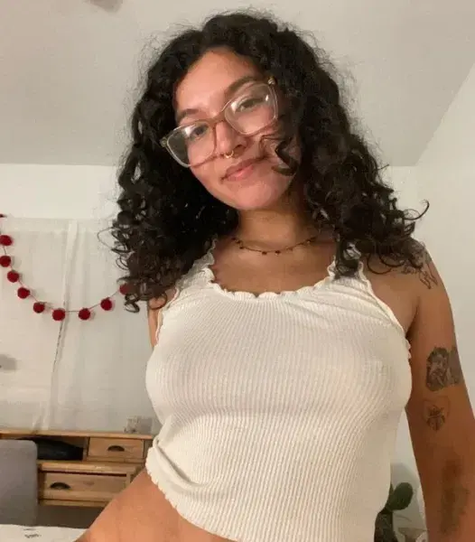 pibife8727 (18) female from GB - sexting partner