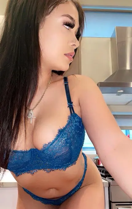 pifaga3510 (18) female from US - sexting partner