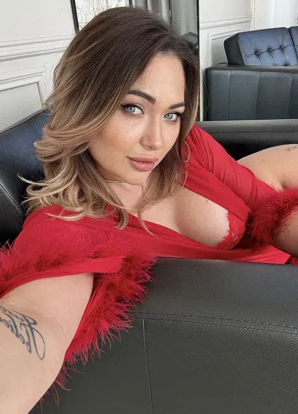 pifapo7593 (25) female from GB - sexting partner