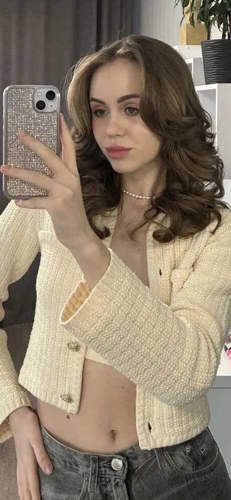 pikoyo1868 (23) female from US - sexting partner