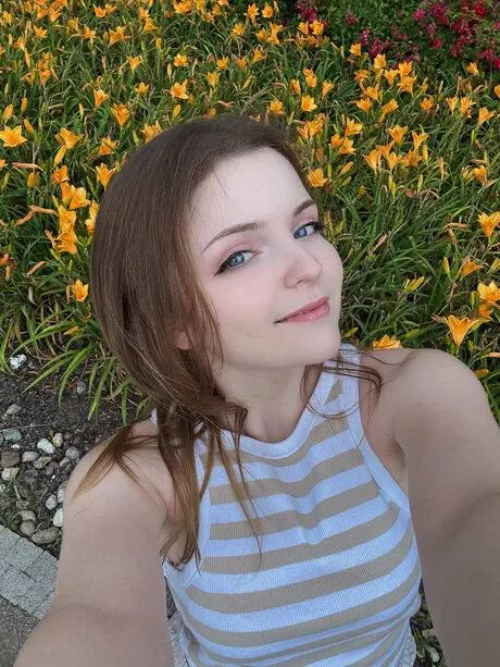 pinaw70920 (26) female from CA - sexting partner