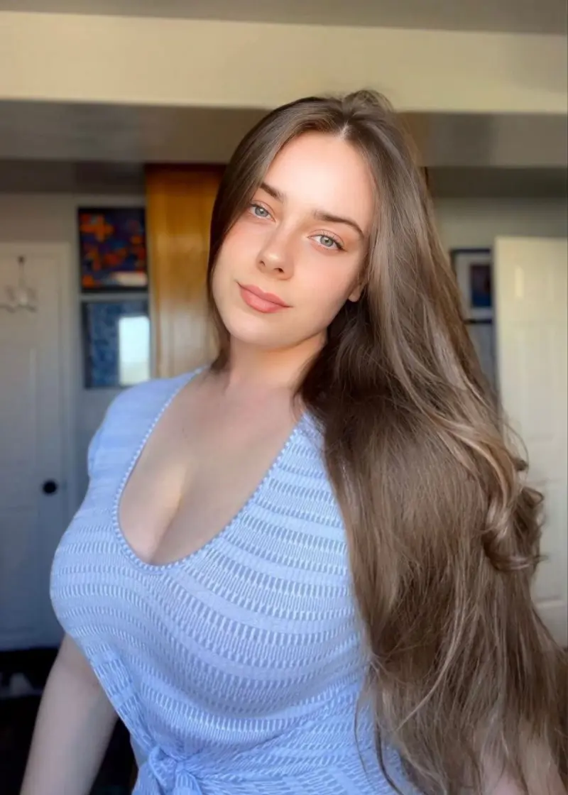 pinetu (18) female from DE - sexting partner