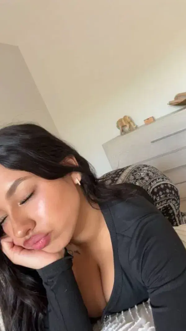 pipik17105 (22) female from BE - sexting partner