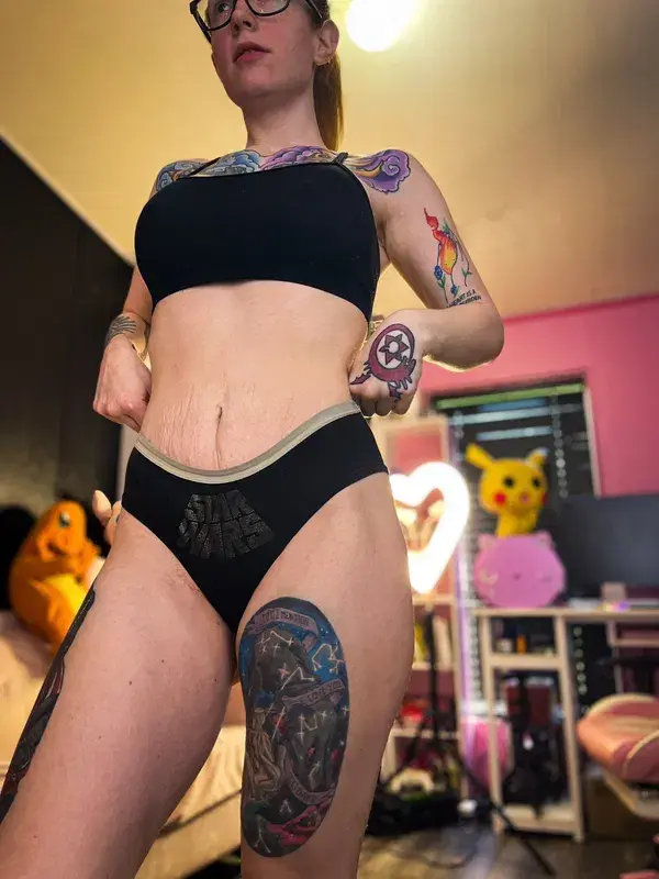 pivah32580 (21) female from US - sexting partner