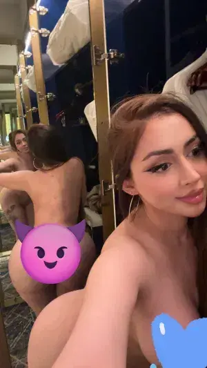 pivalac757 (18) female from US - sexting partner